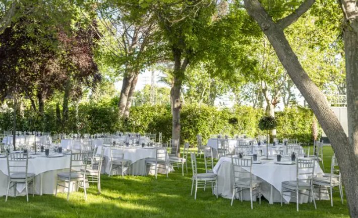 Jardín exterior para eventos de empresa en Madrid
